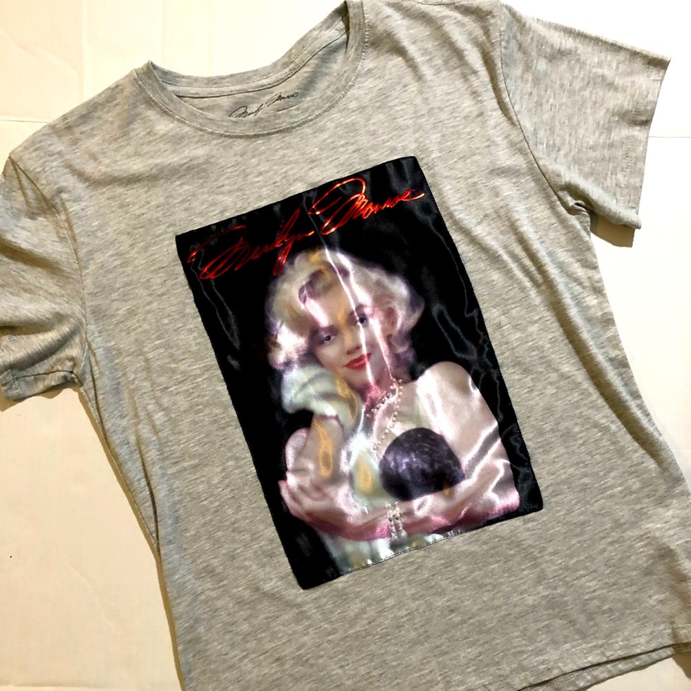 Marilyn Monroe T-Shirt with pearls
